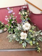 Flower arranging led by Lynne Christmas 2023 - photo 1